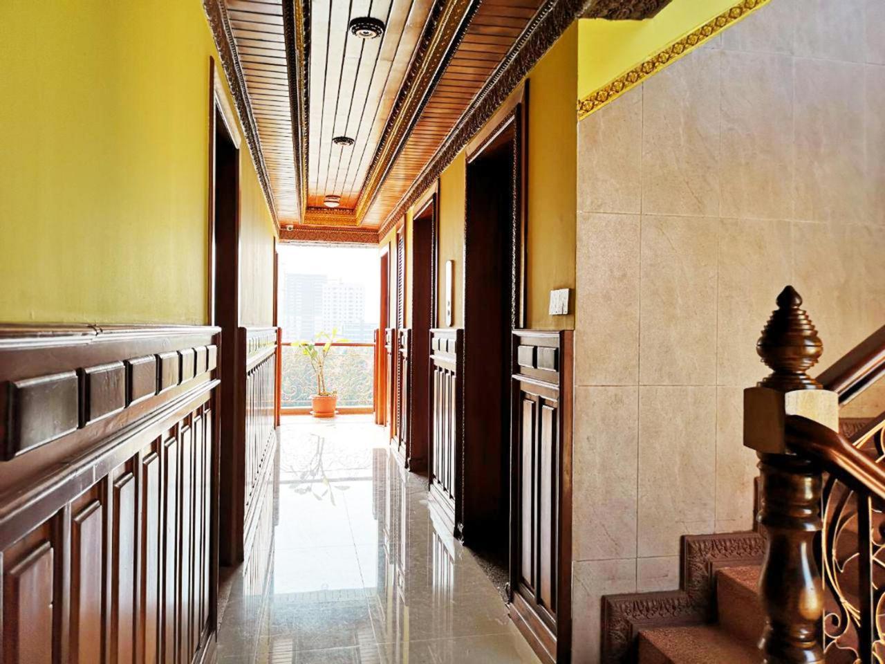 Okay Palace Hotel Phnom-Penh Buitenkant foto